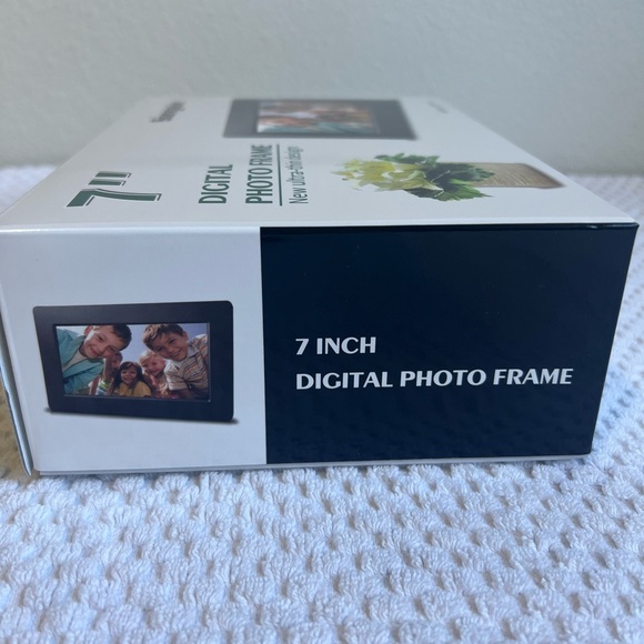 7" Digital Photo Frame - Picture 4 of 5
